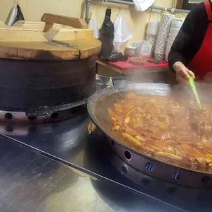 솥뚜껑떡볶이&가마솥순대 사진