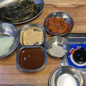 돈벼락김치삼겹살 사진