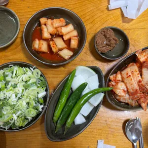 나랏님장작불곰탕 사진