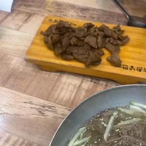 육쌈냉면 사진