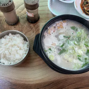 사창뚝배기국밥 사진 1