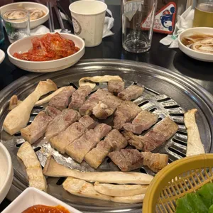 꺽정이네 돈 장작구이 대표 사진