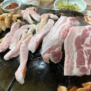 거북솥삼겹살 사진