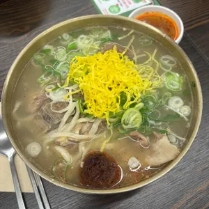 평이담백 뼈칼국수 사진