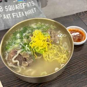 평이담백 뼈칼국수 사진