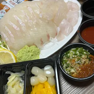 광어삼촌 연어이모 사진