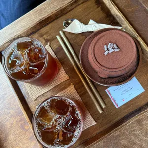 커피볶는여자 사진