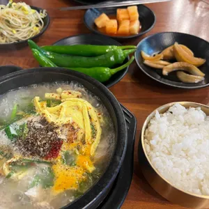 꺼멍때지국수 사진