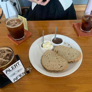 알러트 애프터 사진