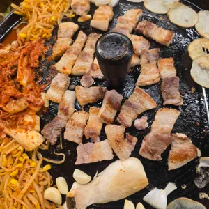 대판 솥뚜껑김치삼겹살 대표 사진