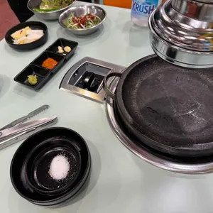 꾸석지돌판한우 사진