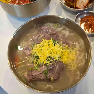 평이담백뼈칼국수 대표 사진