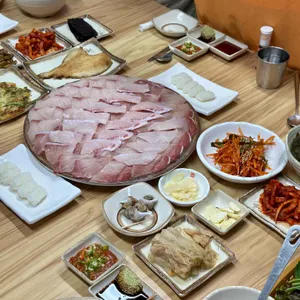 사량도 자연산횟집 대표 사진