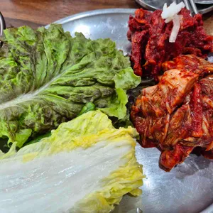 장수마늘보쌈 사진