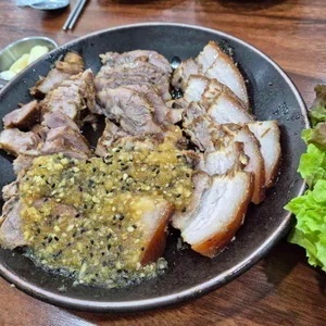 장수마늘보쌈 사진