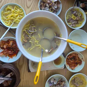 황도바지락손칼국수 사진 1