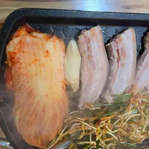 새말로김치찌개삼겹살 대표 사진