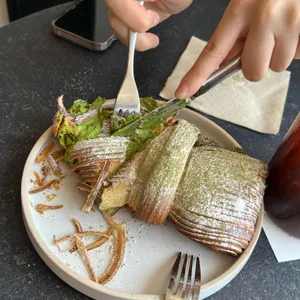 크러스트 대표 사진