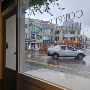 라운드어바웃 리뷰 사진