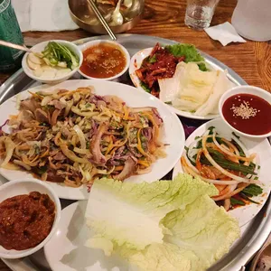 옴그족발 대표 사진