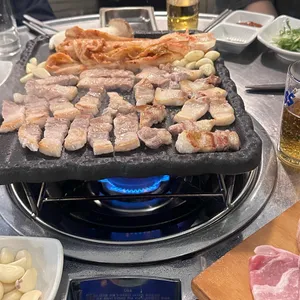 통돼지생삼겹살 대표 사진