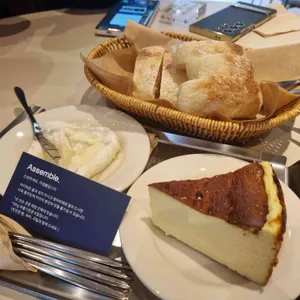 어셈블 대표 사진