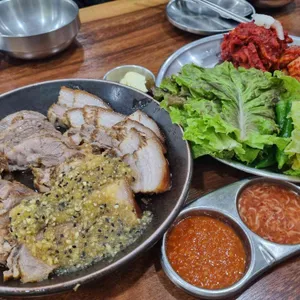 장수마늘보쌈 대표 사진