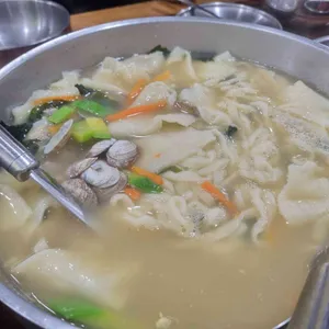 장수마늘보쌈 사진