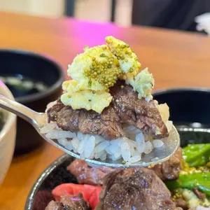 고기가득덮밥 사진