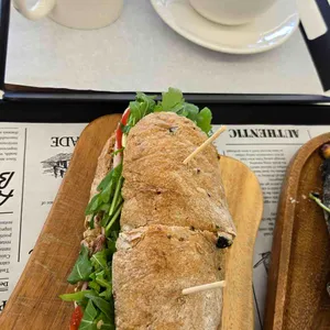 휘슬리 대표 사진