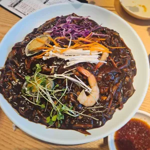 용궁해물쟁반짜장 대표 사진