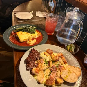 테이커테이블 사진