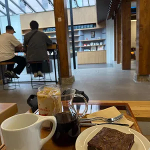 인텔리젠시아 대표 사진