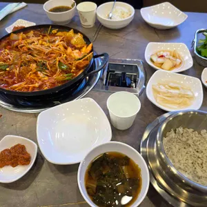 철원오대쌀 갓지은솥밥 사진 1