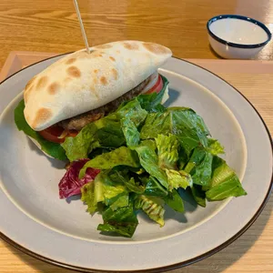 아티장 깔조네버거 사진