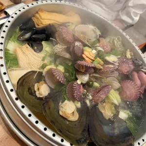 바다는지금 조개전골 대표 사진