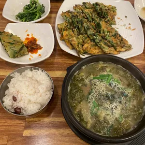 최정자백년식당 사진 1