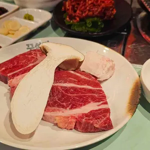 꾸석지돌판한우 사진