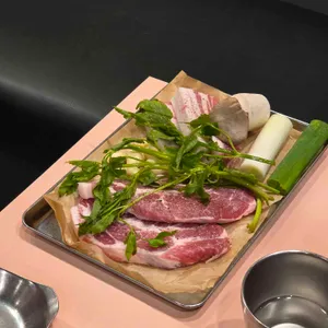 돼지맨숀 사진 2