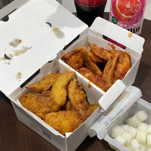 교촌치킨 사진