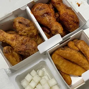 교촌치킨 사진