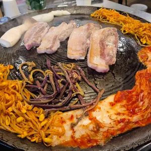 솥뚜껑삼겹살 대표 사진