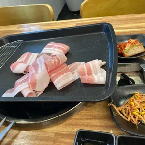 안락한돼지 사진