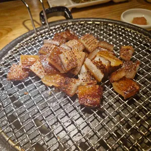 초필살돼지구이 사진