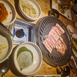 초필살돼지구이 사진