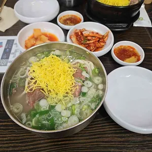 평이담백 뼈칼국수 사진