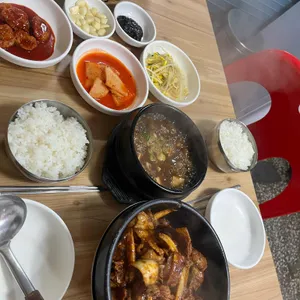 고집불통토굴속묵은지 사진