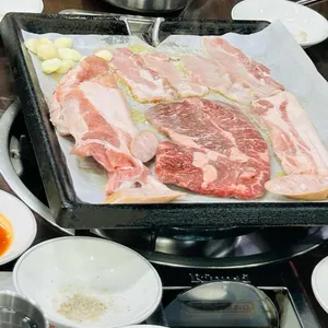 최네집 사진