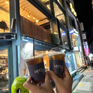 카페 바다 봄 사진