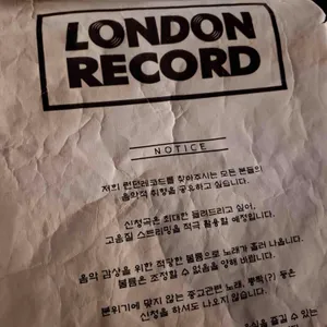 런던레코드 리뷰 사진